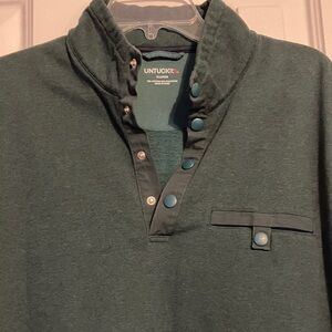 UNTUCKit Quarter Snap
Sweatshirt Dark Vintage Green